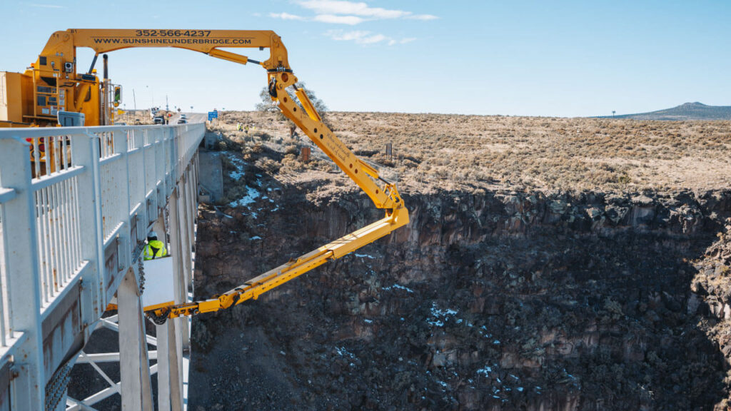 crane in the rio gorge