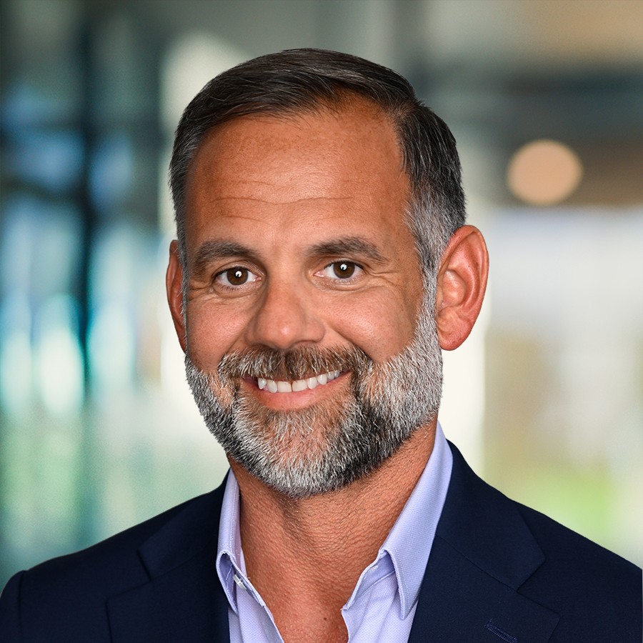 headshot Aaron Lauinger